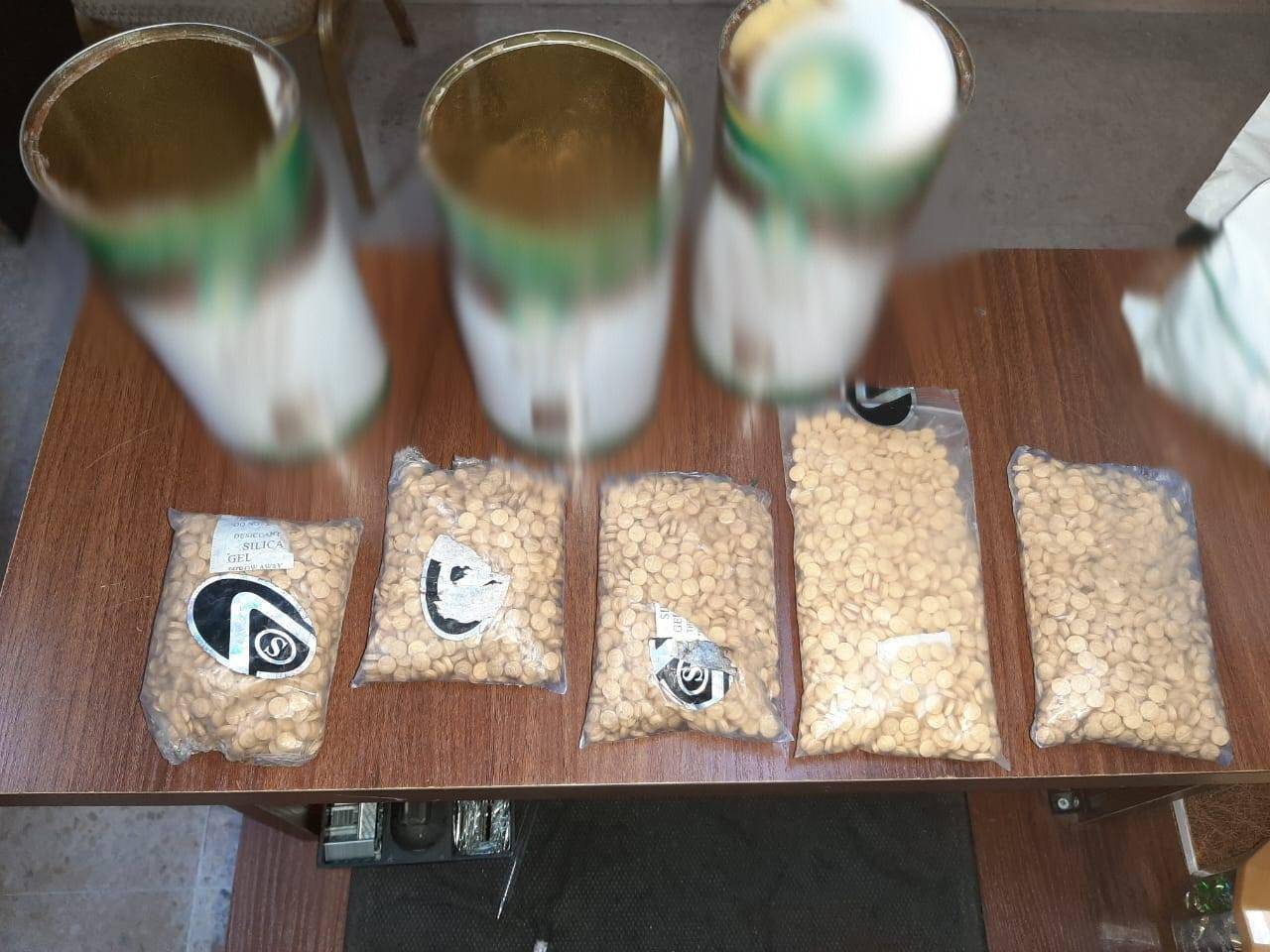 مكافحة المخدرات تحبط تهريب كمية من الحبوب المخدرة أخفيت داخل عبوات مادة القهوة