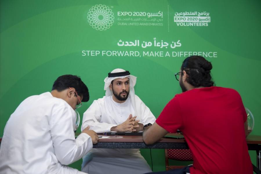 طلبة وخريجو جامعة عجمان يتطوعون في إكسبو 2020