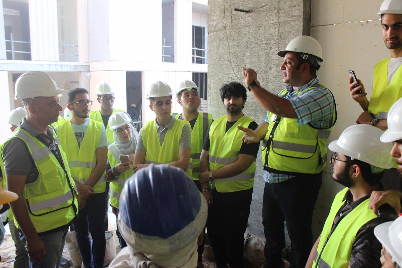 مجموعة ألف تستضيف وفد طلابي من أمريكية الشارقة