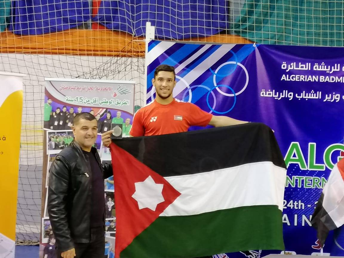 مدارس النظم الحديثة ذكور تحصد ثلاث مداليات فضية  في بطولة كوينز الدولية المفتوحة للريشة الطائرة