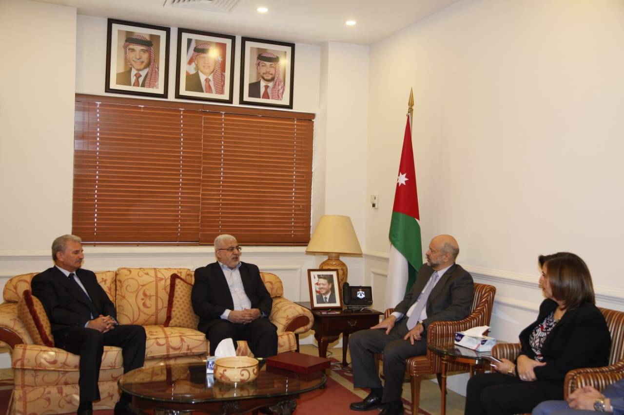 رئيس الوزراء يتسلم نسخة من تقرير المركز الوطني لحقوق الإنسان