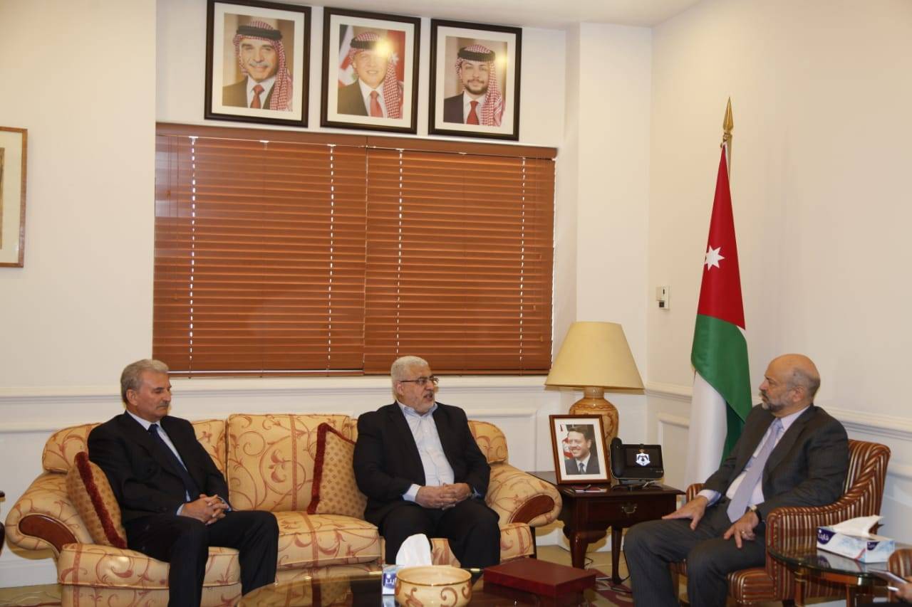 رئيس الوزراء يتسلم نسخة من تقرير المركز الوطني لحقوق الإنسان