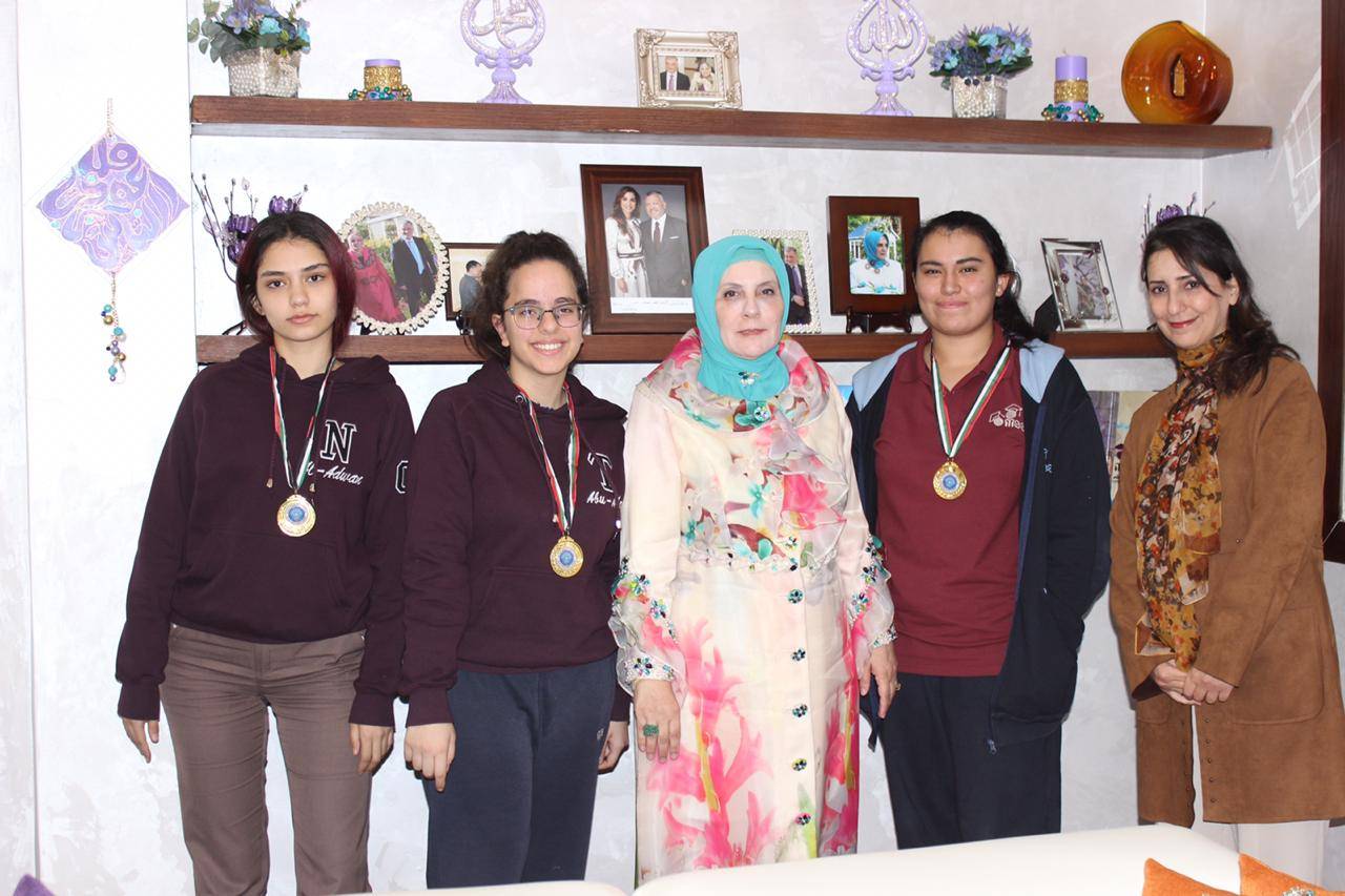مدارس النظم الحديثة / بنات تحتل المركز الثالث مرتين في مسابقة المترجم الصغير
