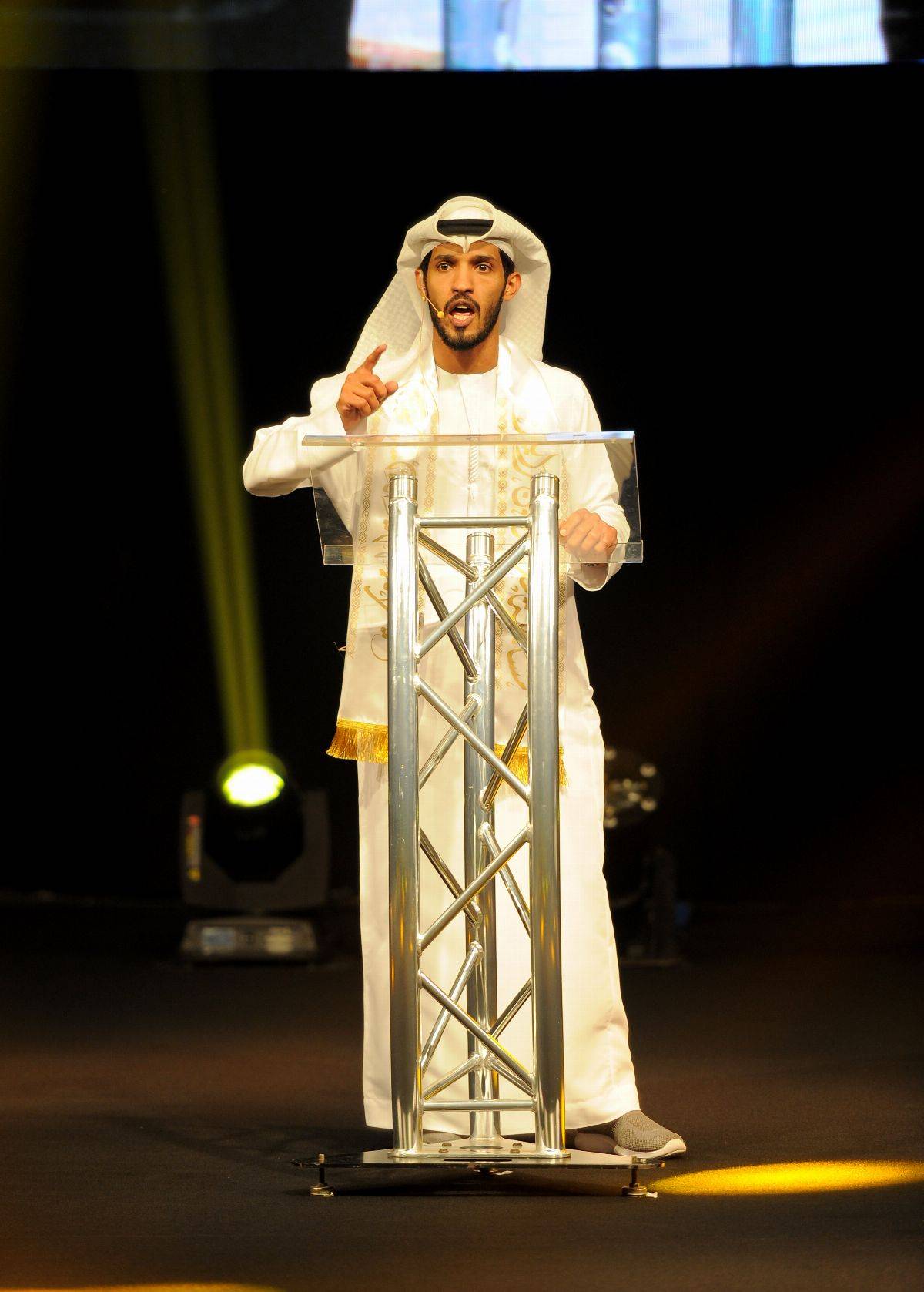 مركز سلطان بن زايد ينظم مسابقة سلطان بن زايد الشعرية لطلبة الجامعات