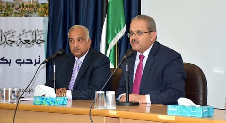 بحضور رئيس الجامعة .. كلية القانون بجامعة جدارا تعقد اجتماعاً لأعضاء هيئة التدريس فيها