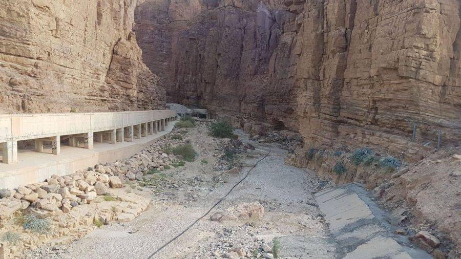 الأشغال : لا صحة للخبر المتداول عن حدوث انهيار ترابي على مشروع تأهيل جسر زرقاء ماعينالبحر الميت