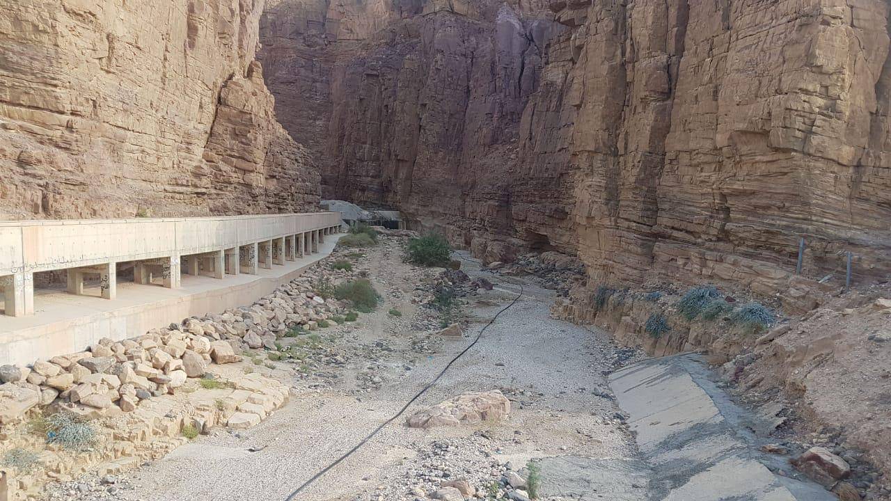 الأشغال : لا صحة للخبر المتداول عن حدوث انهيار ترابي على مشروع تأهيل جسر زرقاء ماعين/البحر الميت