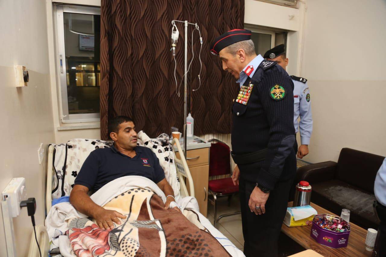 مدير الامن العام يكرم الوكيلين بني هاني والوقفي ويمنحهما أقدمية سنة في الخدمة