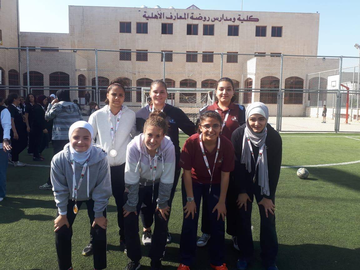 فريق كرة القدم بمدارس النظم الحديثة / بنات يحصل على المركز الثالث في بطولة خماسي كرة القدم على مستوى الوزارة