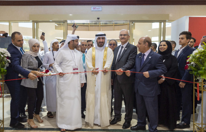 ماجد النعیمي یفتتح المؤتمر الدولي الرابع للصیدلة والطب في جامعة عجمان