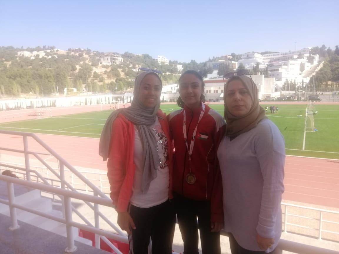 الطالبة الخطيب تحرز الميدالية البرونزية على مستوى لواء الجامعة في ألعاب القوى