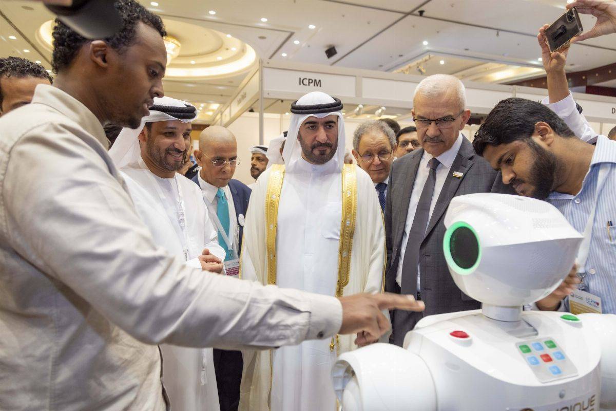 ماجد النعیمي یفتتح المؤتمر الدولي الرابع للصیدلة والطب في جامعة عجمان