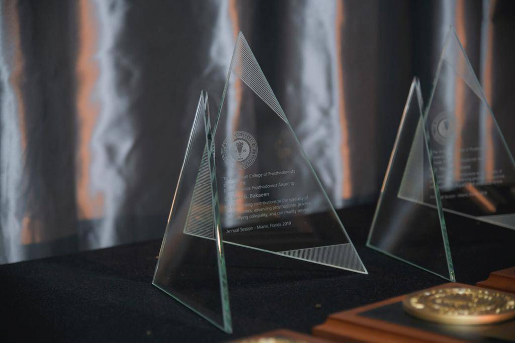 منح أول جائزة طب أسنان خارج أمريكا لطبيبة أردنية 