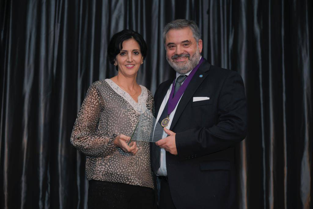 منح أول جائزة طب أسنان خارج أمريكا لطبيبة أردنية 