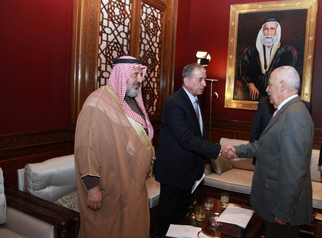 وفدا من عشيرة الجرادات بضيافة رئيس الديوان الملكي 