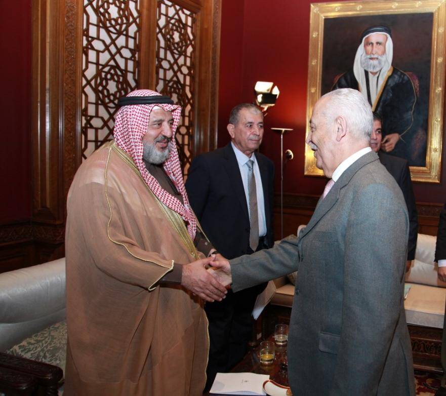 وفدا من عشيرة الجرادات بضيافة رئيس الديوان الملكي 