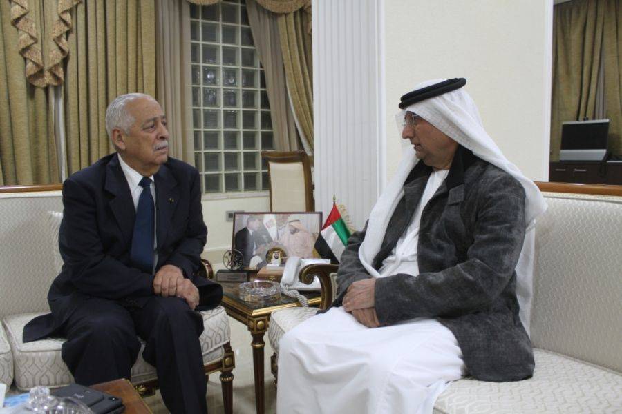 مندوبا عن الملك .. رئيس الديوان الملكي يقدم العزاء بالسفارة الإماراتية في عمان بوفاة سلطان بن زايد