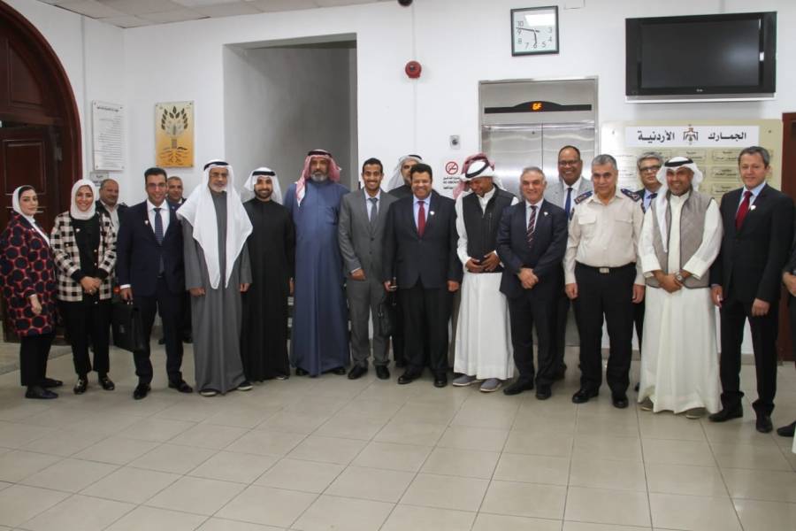 مدير عام الجمارك يلتقي وفداً صناعياً كويتياً