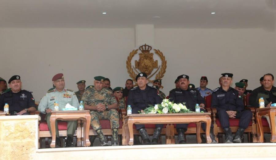 مدير الأمن العام يرعى تخريج دورة الرماية الخاصة لمرتبات إدارة البحث الجنائي والمنعقدة في مدرسة تدريب الحرس الملكي