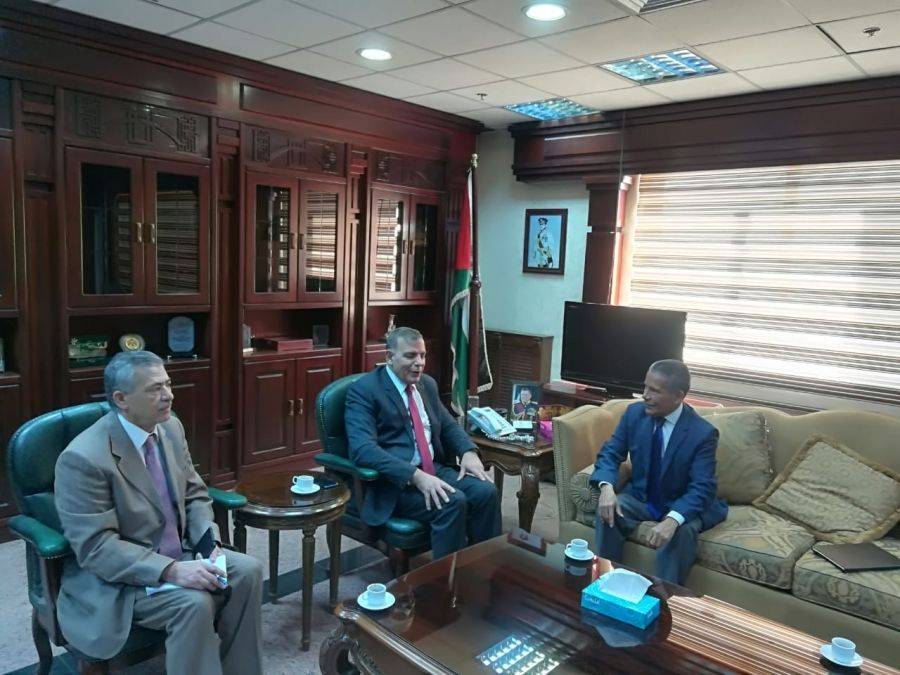 وزير الصحة سعد جابر يلتقي بمكتبه السفير المكسيكي في عمان