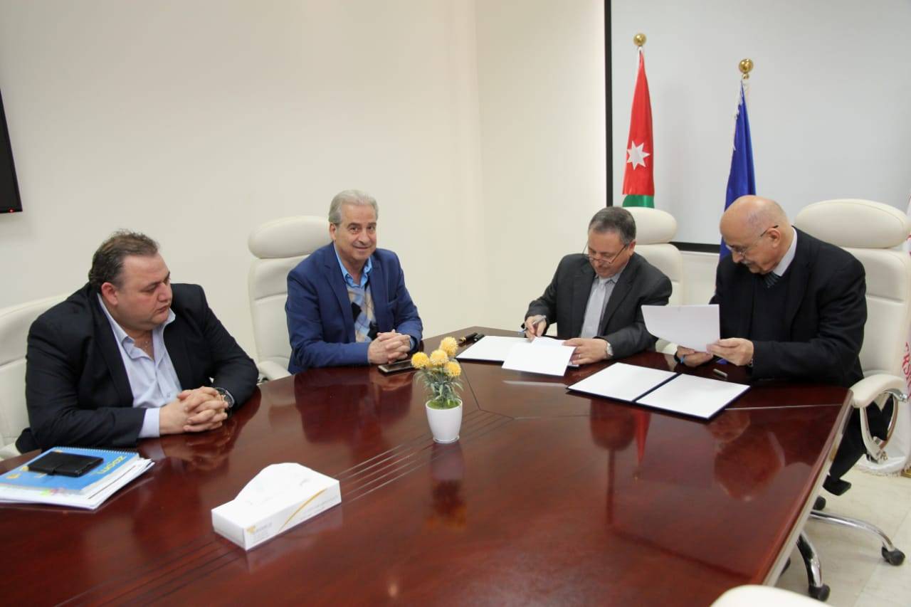 الجامعة الأميركية في مادبا توقع إتفاقية تعاون مع جامعة الطفيلة التقنية