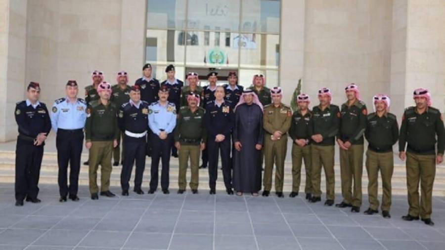 مدير الأمن العام يكرم عددا من رجال الهجانة لإنقاذهم 4 مواطنين سعوديين جرفت السيول سيارتهم