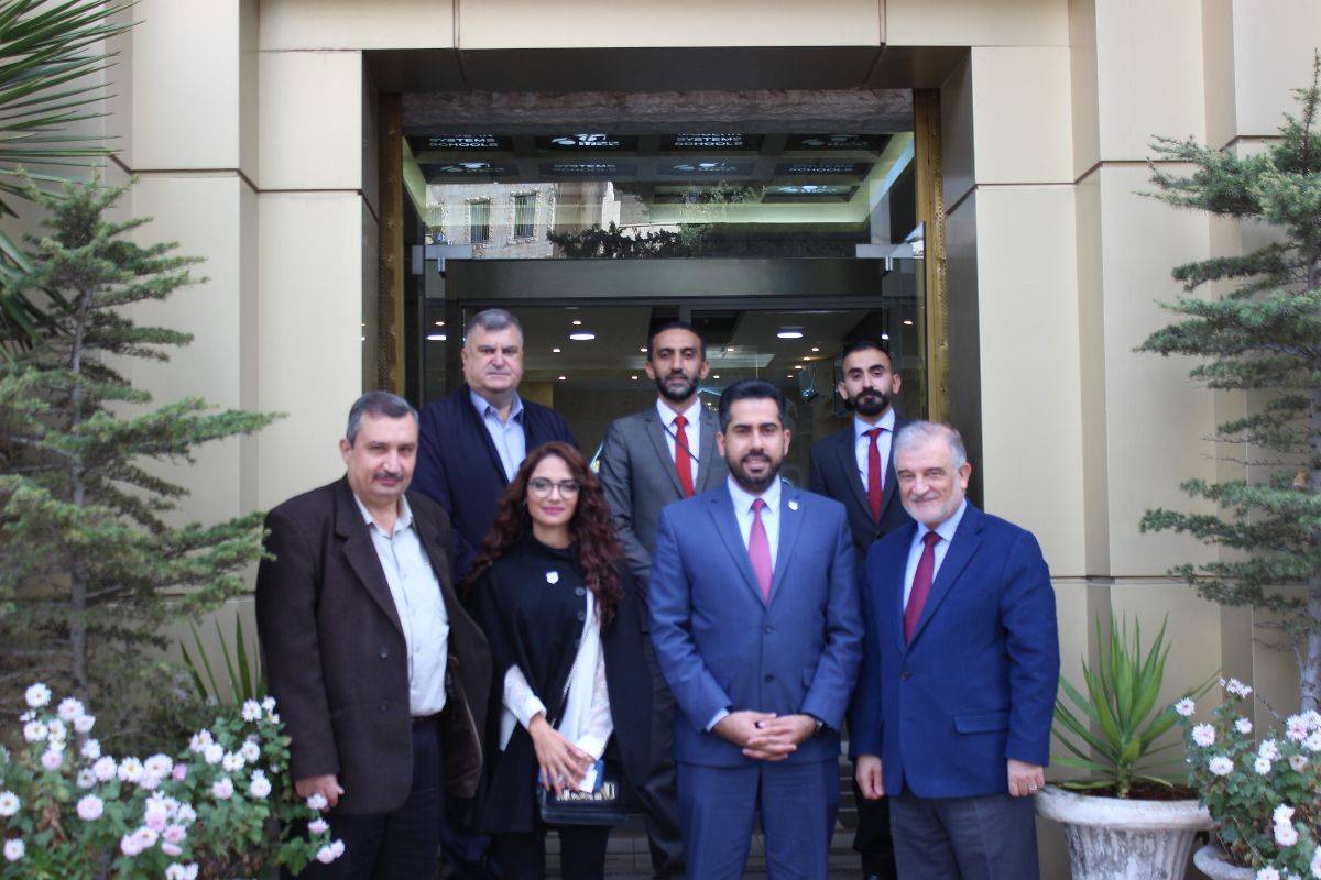 مدارس النظم الحديثة تستقبل وفدا من جامعة عمان الأهلية