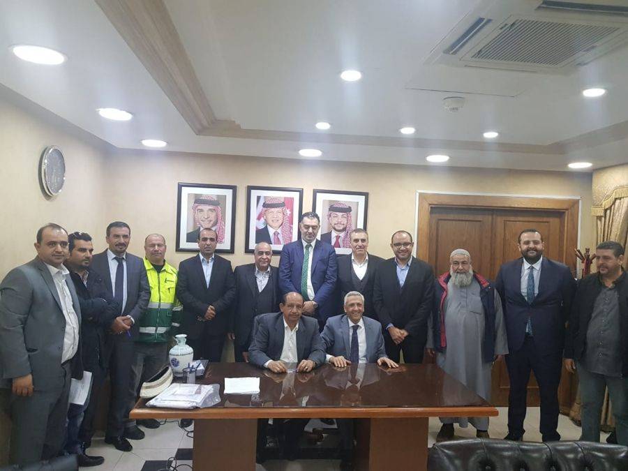 البطاينة ينهي ازمة شركة مصانع الاسمنت الأردنية لافارج ويلبي مطالب العمال