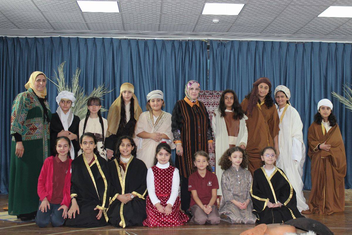 مدارس النظم الحديثة / بنات تحتفل بالمولد النبوي الشريف