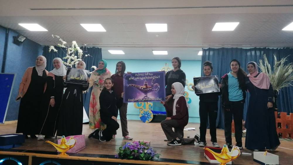 مدارس النظم الحديثة / بنات تحتفل بالمولد النبوي الشريف