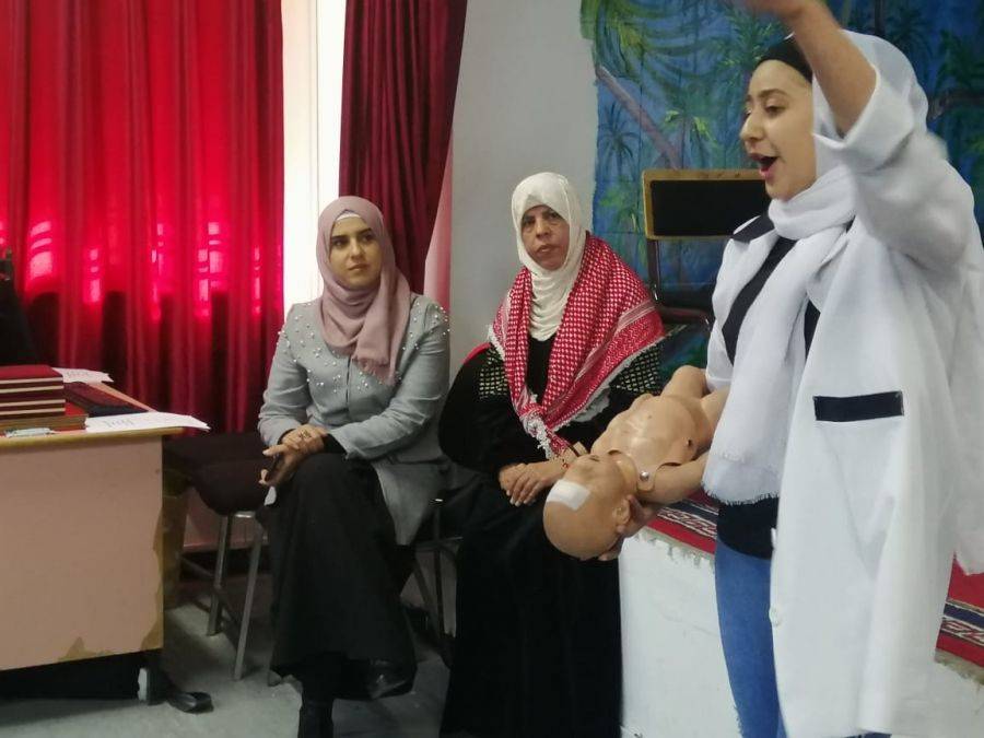 دفاع مدني جرش يختتم مبادرة المسعف الصغير في مبنى مدرسة سوف الثانوية للبنات