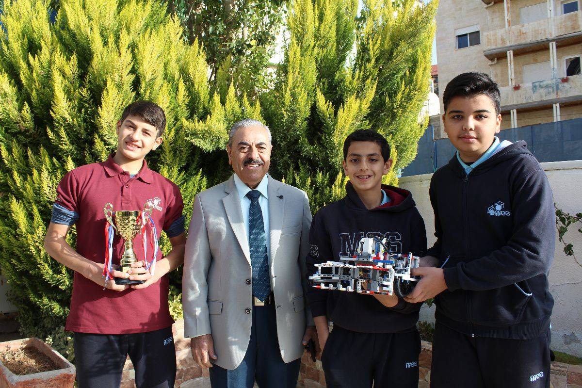 مدارس النظم الحديثة تحقق على مستوى المملكة المركز الثالث عن مشروع (Grendizer 1) والمركز الثالث عن مشروع (Grendizer 2) مسابقة جمع الكرات