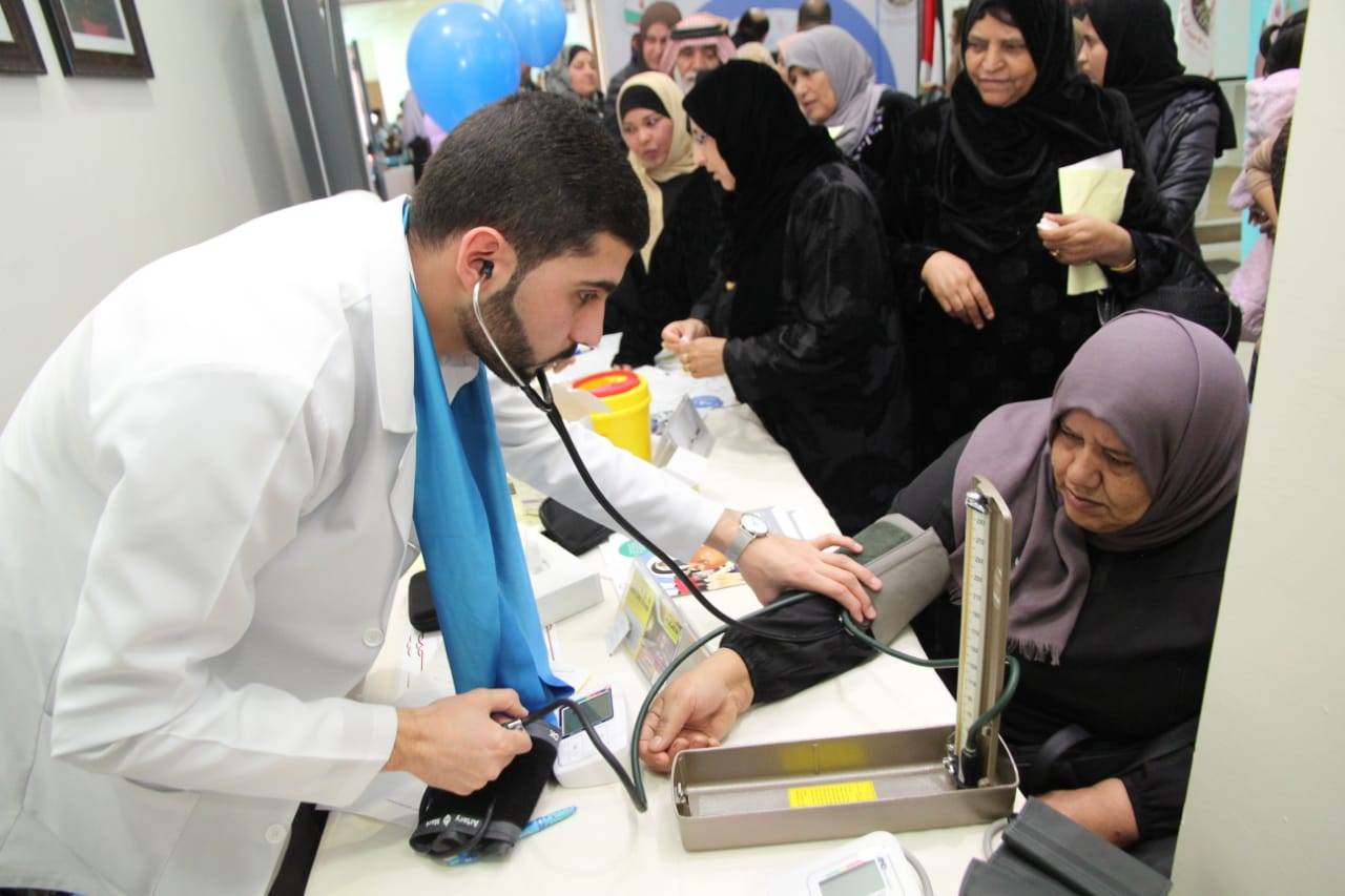 الجامعة الأميركية في مادبا تحتفل باليوم العالمي للسكري