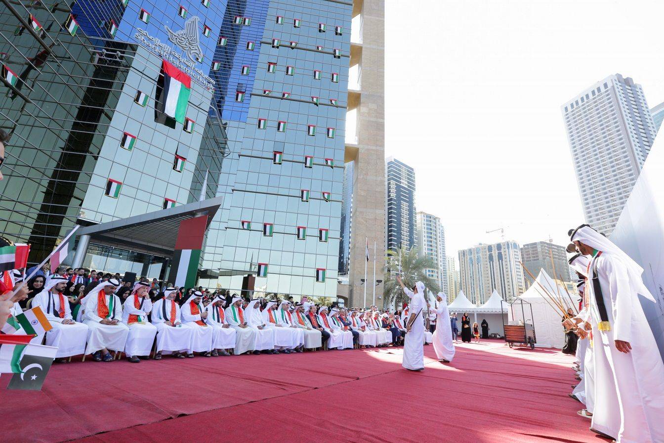 مصرف الشارقة الإسلامي يحتفل باليوم الوطني بتشكيل لوحة عام التسامح