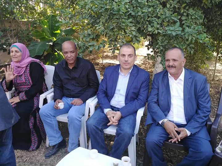 مدير عام المركز الوطني ورئيس اتحاد مزارعي وادي الاردن يتفقدان المدارس الحقلية في وادي الأردن