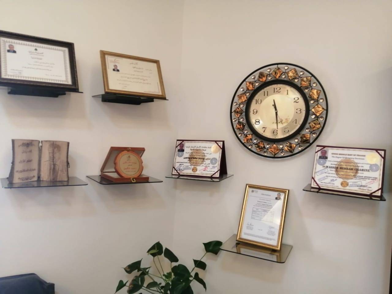 الخمعلي يكرم الأستاذ الدكتور وسيم شاهين في مكتبه( كياني)