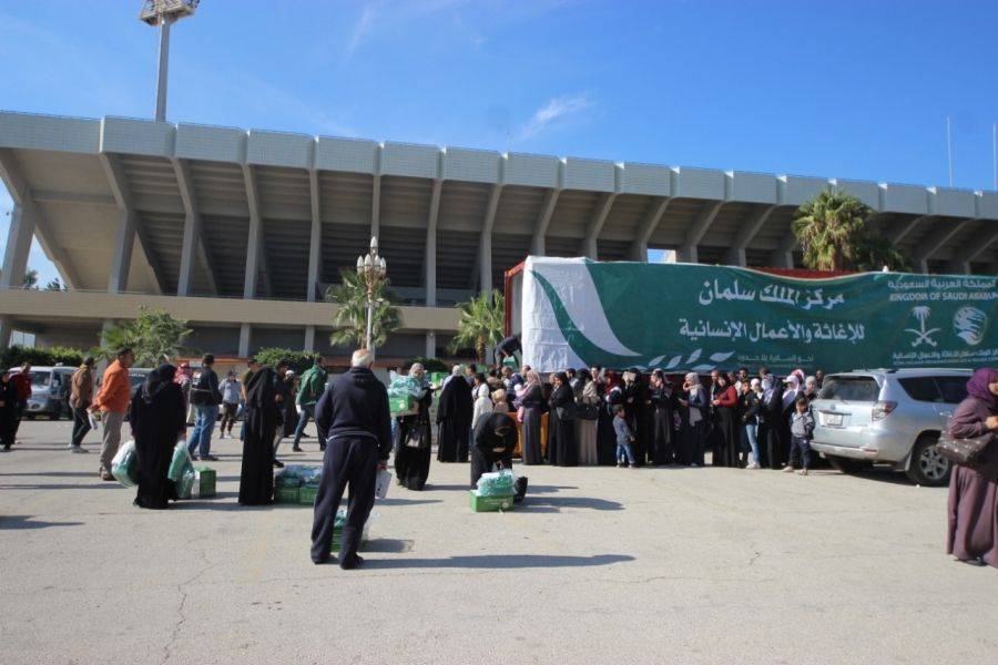 مركز الملك سلمان للإغاثة يوزع اطقم الاواني المنزلية على اللاجئين السوريين في وسط وشمال الاردن