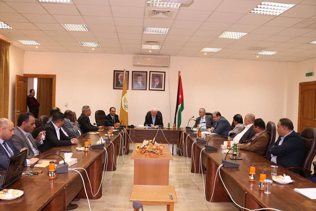 وزير التعليم العالي محي الدين توق يزور جامعة الحسين بن طلال.