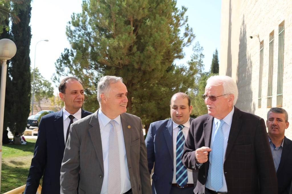 وزير التعليم العالي محي الدين توق يزور جامعة الحسين بن طلال.