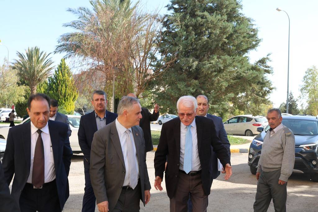 وزير التعليم العالي محي الدين توق يزور جامعة الحسين بن طلال.