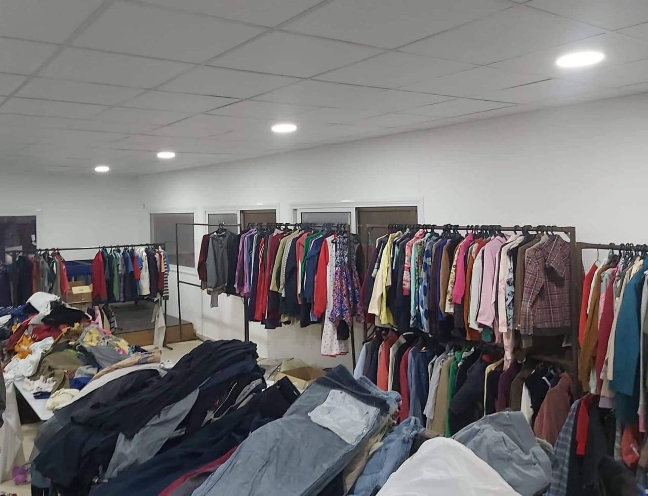 هيئة شباب كلنا الأردن وزكاة الطفيلة تنظم حملة كسوة الشتاء في قاعة مركز زها في الطفيلة