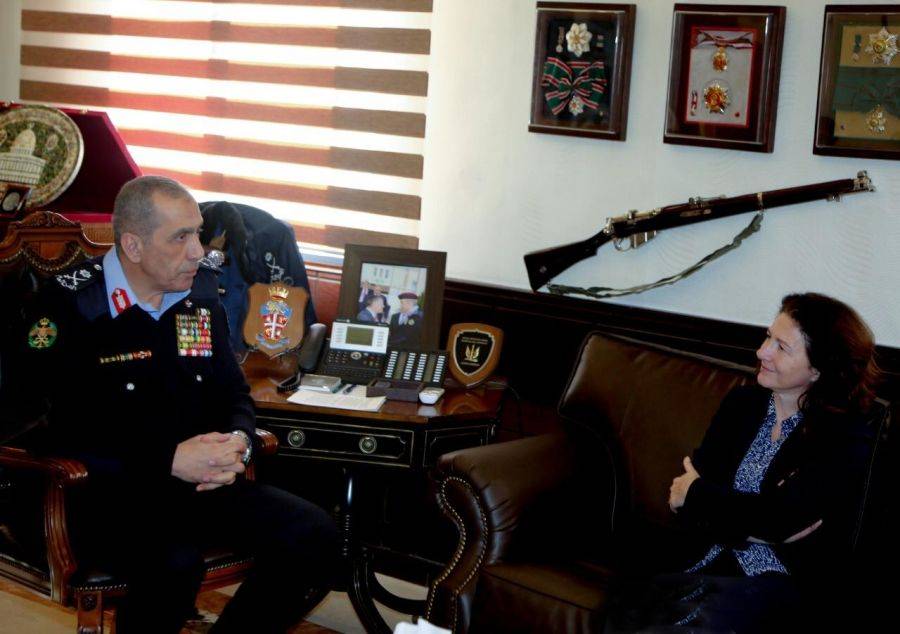 مدير الأمن العام يلتقي السفيرة الفرنسية بعمان