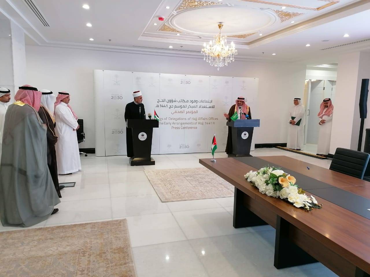 الخلايلة يبحث مع وزير الحج السعودي الترتيبات المتعلقة بموسم الحج القادم