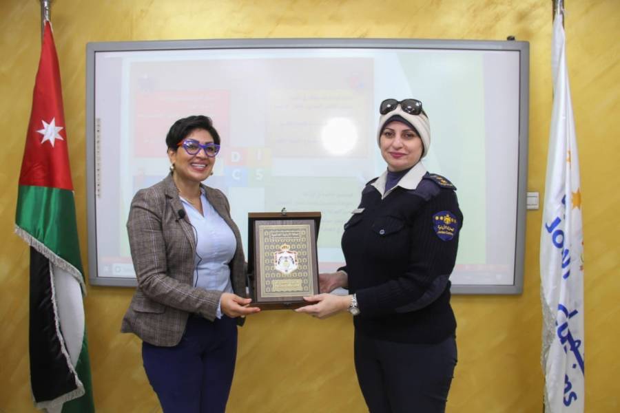 الجمارك تنظم محاضرة بعنوان الذكاء الجندري في بيئة العمل