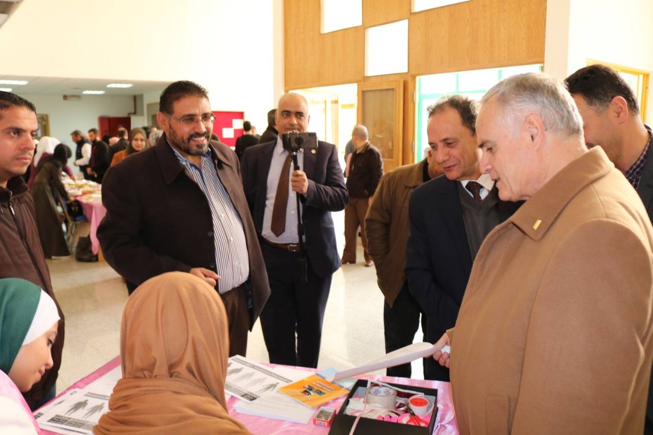 استمرار حملة (إفحصي... كلنا معك) في جامعة الحسين بن طلال