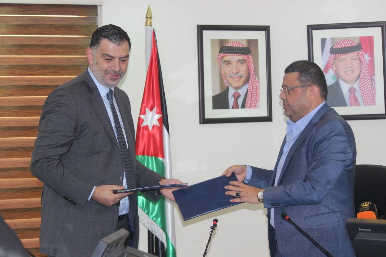 العمل: 2555 فرصة تدريب تنتهي بالتشغيل