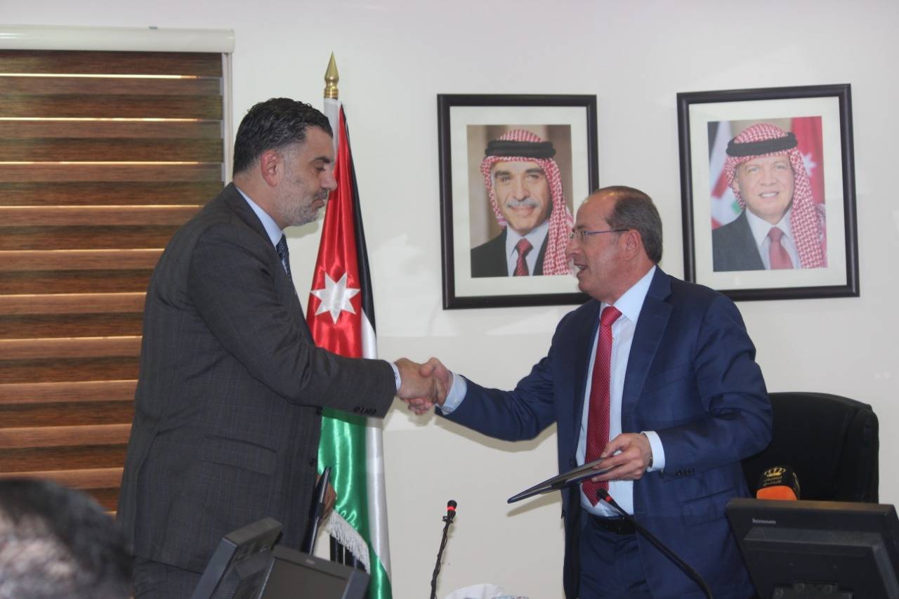 العمل: 2555 فرصة تدريب تنتهي بالتشغيل