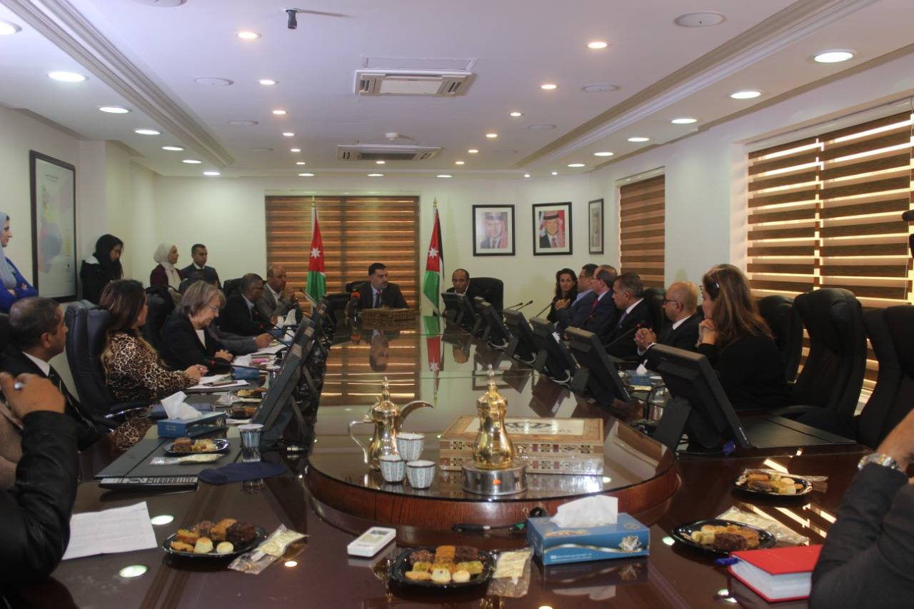 العمل: 2555 فرصة تدريب تنتهي بالتشغيل