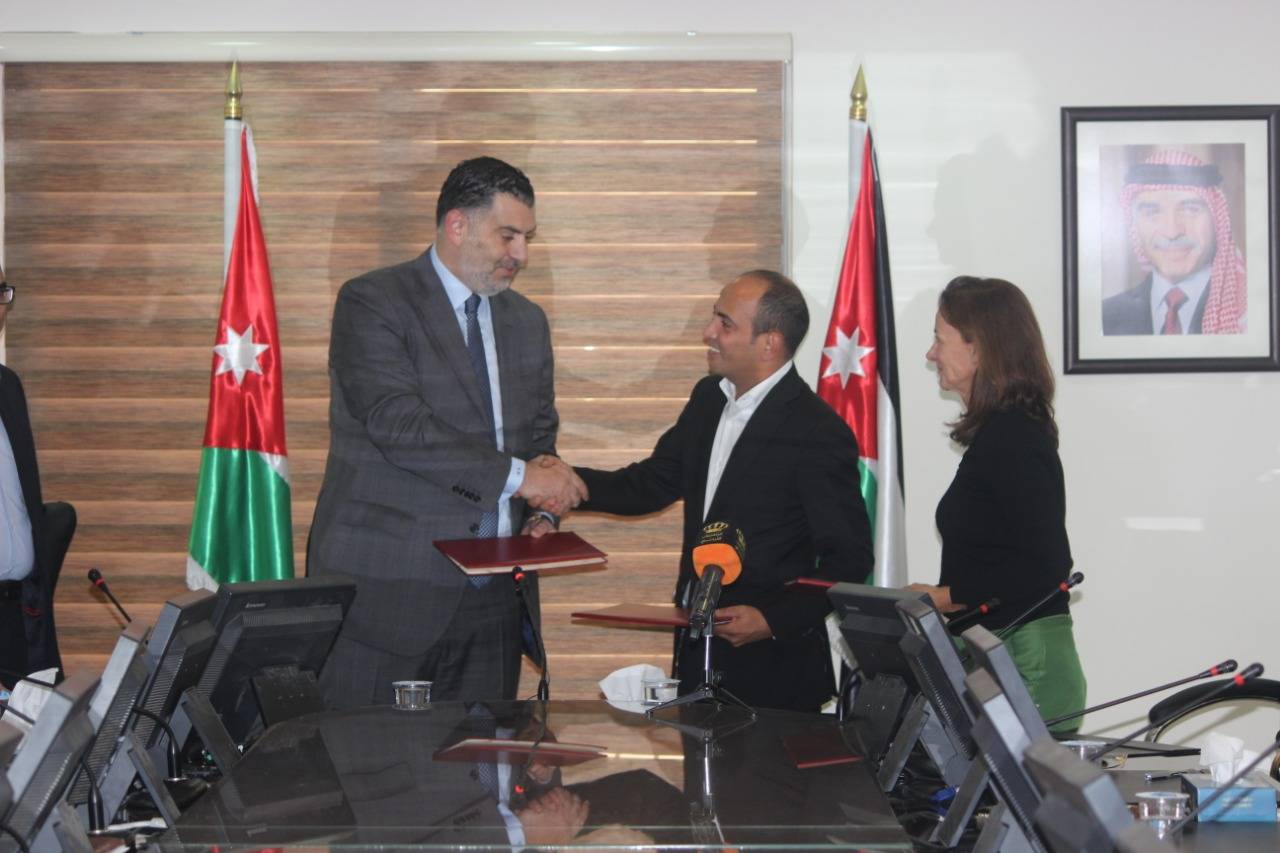 العمل: 2555 فرصة تدريب تنتهي بالتشغيل