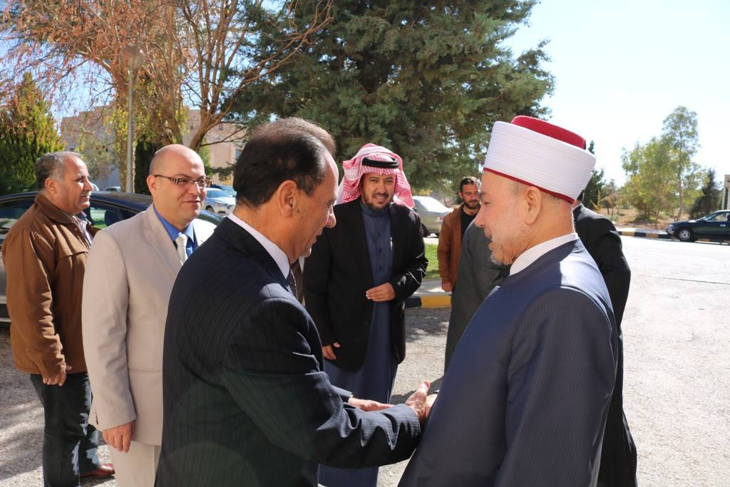 سماحة مفتي عام المملكة وفضيلة رئيس رابطة علماء الاردن يزوران جامعة الحسين بن طلال